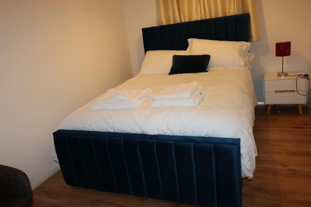 Entire -4 Bedrooms Detached House With Driveway Nottingham Exterior photo