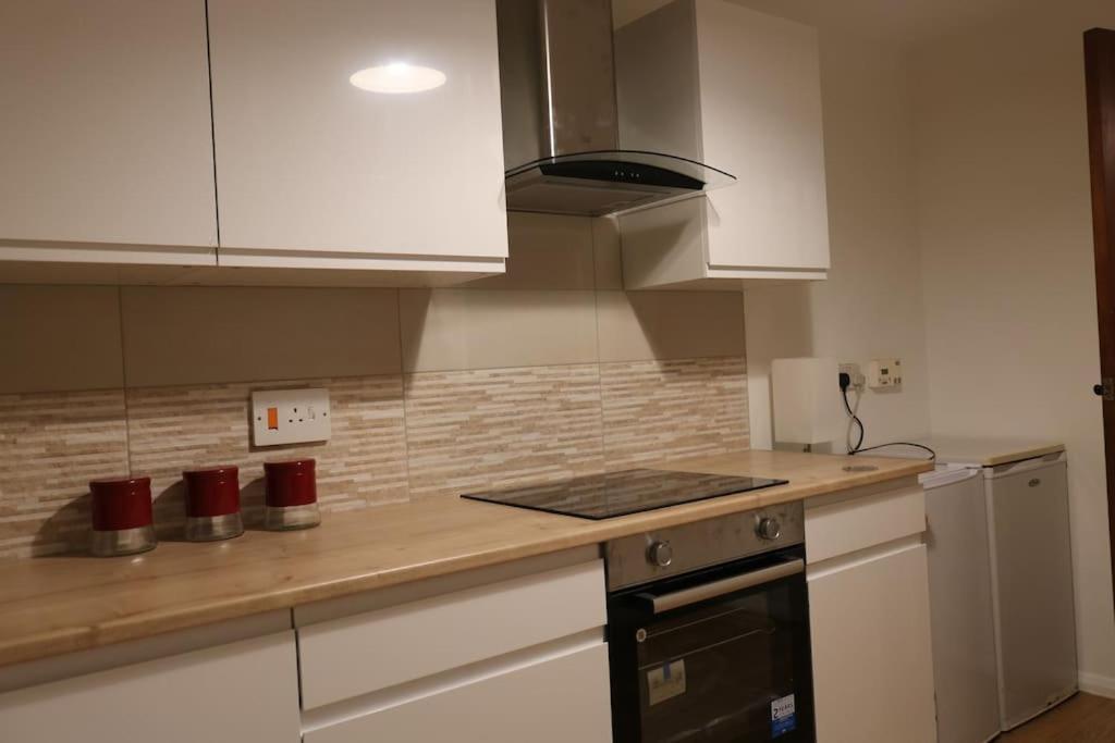 Entire -4 Bedrooms Detached House With Driveway Nottingham Exterior photo