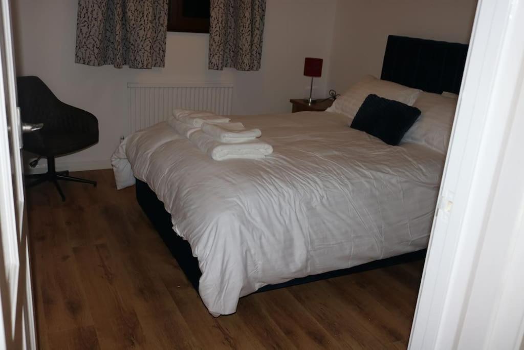 Entire -4 Bedrooms Detached House With Driveway Nottingham Exterior photo