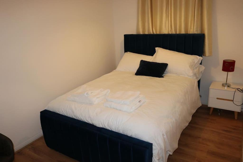 Entire -4 Bedrooms Detached House With Driveway Nottingham Exterior photo