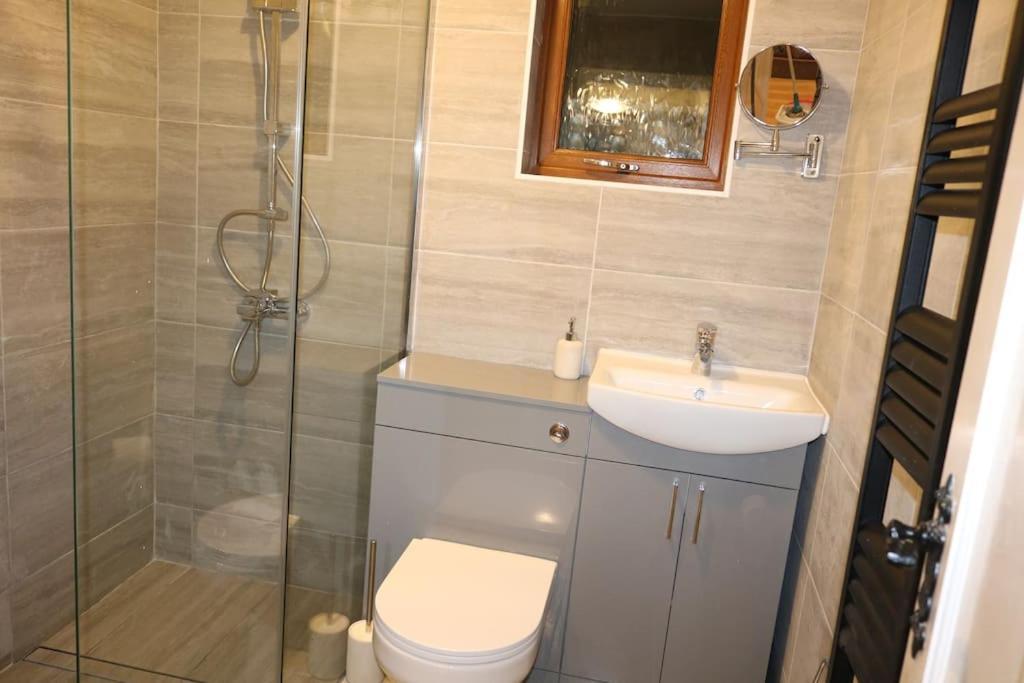 Entire -4 Bedrooms Detached House With Driveway Nottingham Exterior photo