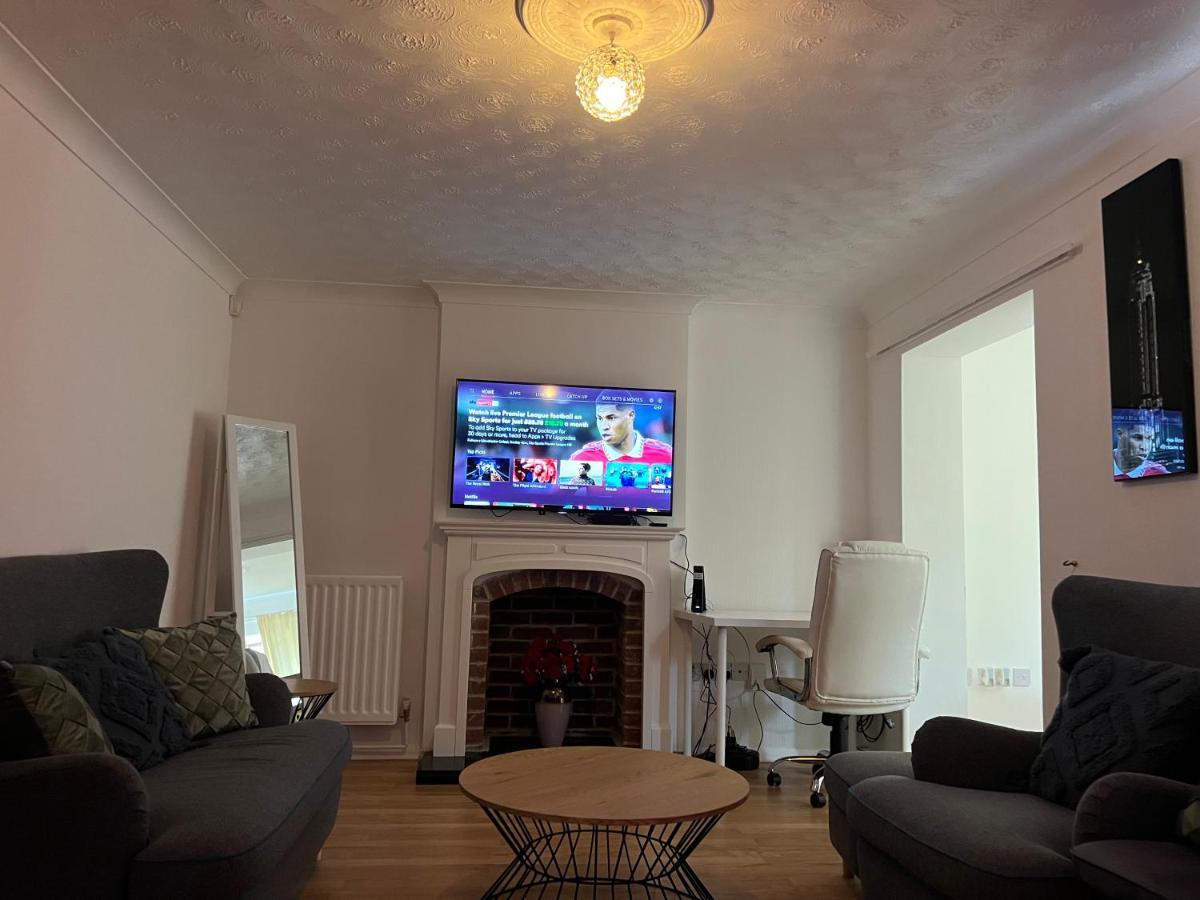 Entire -4 Bedrooms Detached House With Driveway Nottingham Exterior photo