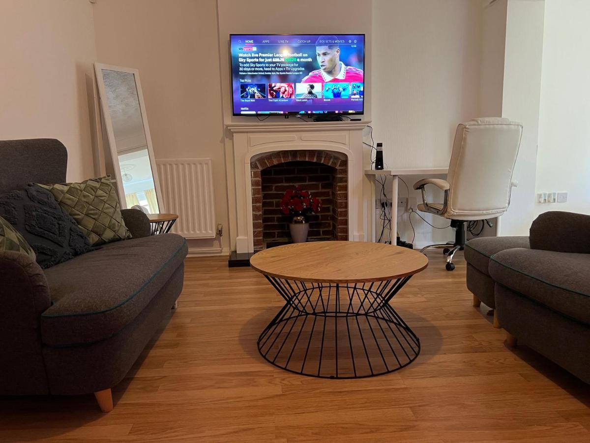 Entire -4 Bedrooms Detached House With Driveway Nottingham Exterior photo
